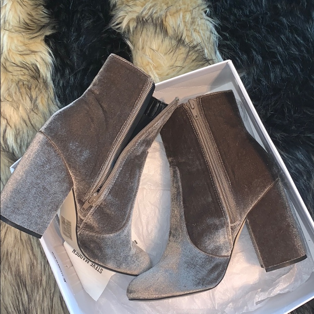 Steven Madden Adalyn Taupe Booties
